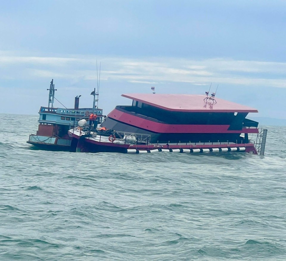 Tourists flee sinking ferry struck by waves in southern Thailand