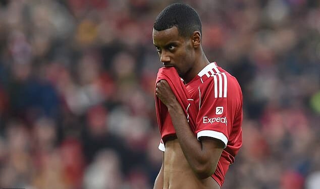 Italian burglers who robbed more than £200,000 worth of goods from Alexander Isak's home in Northumberland have been ordered to pay back £1, with another demanded to pay £1,135