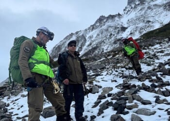 A rescue team at the end of the searching and recovery operation on November 19, 2025, for the tourists who died in Torres del Paine, Magallanes region, Chile