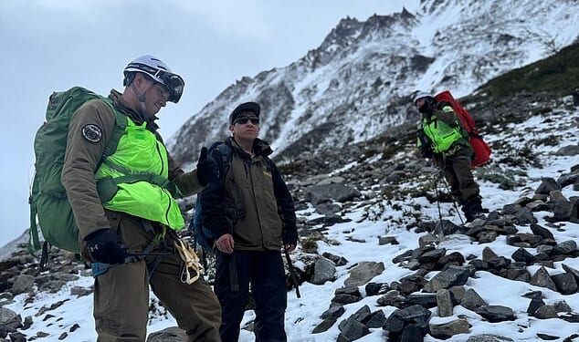 A rescue team at the end of the searching and recovery operation on November 19, 2025, for the tourists who died in Torres del Paine, Magallanes region, Chile