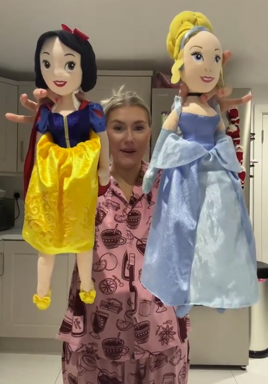 VIDEO: ¿I¿m saving HUNDREDS buying my daughter second-hand Christmas presents ¿ and other mums are joining me¿