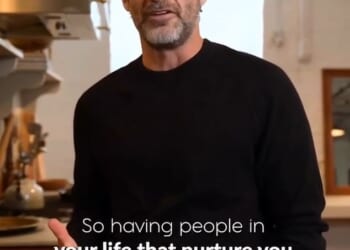 Jennifer Aniston's boyfriend Jim Curtis has warned people not to settle in love, after going public with his romance with the Hollywood star