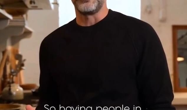 Jennifer Aniston's boyfriend Jim Curtis has warned people not to settle in love, after going public with his romance with the Hollywood star