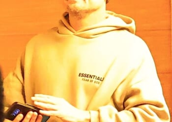 Leonardo DiCaprio made the rare move of stepping out in public without a face mask while leaving Nobu with his girlfriend Vittoria Ceretti and longtime pal Tobey Maguire