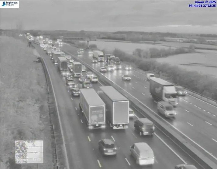 Heavy traffic on the M5 northbound between junctions J6 and J5.