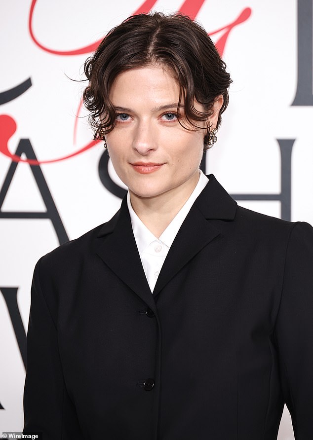 Her mother is an Oscar winner who is considered the best actress in Hollywood. The 76-year-old icon graduated from Yale University then worked with top actors in the 1970s