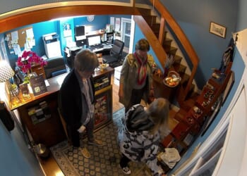 This is the moment a British holidaymaker and accomplice 'steal £30,000 of fine wine' in audacious US distraction theft as she could face up to 50 years in jail