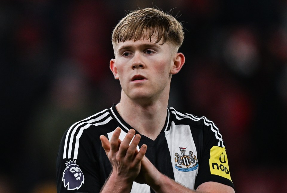 Newcastle United FC player Lewis Hall clapping.