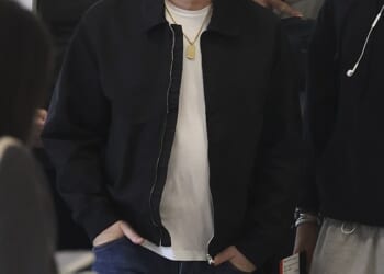 Oasis star Noel Gallagher looked effortlessly stylish on Thursday when he was spotted at Sydney Airport preparing to leave Australia, following his band's sold-out reunion tour