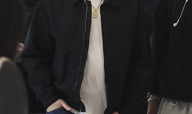 Oasis star Noel Gallagher looked effortlessly stylish on Thursday when he was spotted at Sydney Airport preparing to leave Australia, following his band's sold-out reunion tour