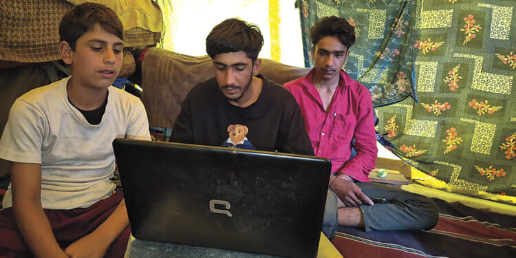 Nomadic Kashmiri children see their digital horizons grow