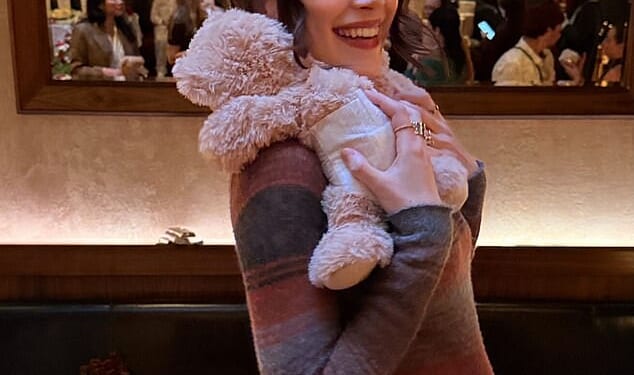 Pete Davidson, 32, and his pregnant girlfriend Elsie Hewitt, 29, shared a sweet kiss during their intimate baby shower with close friends and loved ones