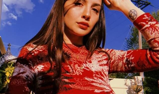 A singer who rose to fame in one of the most famous girl groups of the 90s has wished her daughter a happy 27th birthday - but can you guess who her famous mother is?