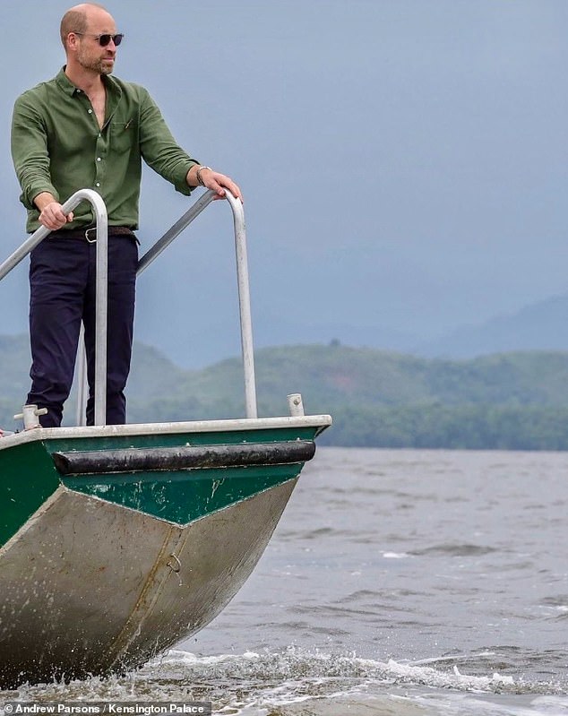 Hours earlier, William was also seen on a boat as he toured the picturesque Guanabara Bay
