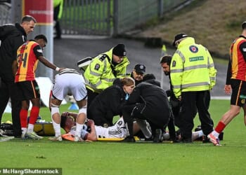 Queen’s Park defender Charlie Fox went down clutching his knee on 24 minutes