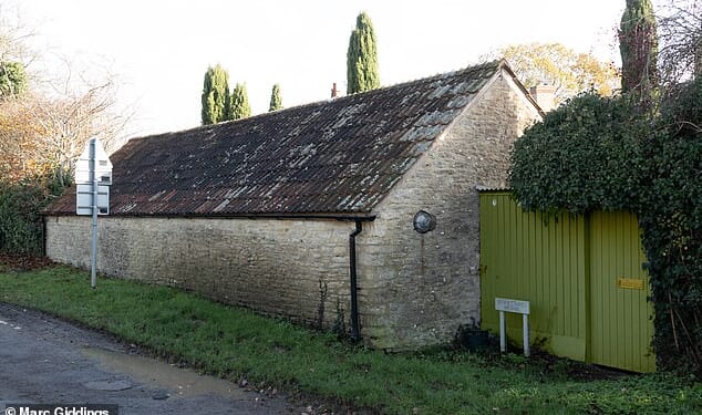 The village in Oxfordshire,where Princess Beatrice and husband Edoardo Mapelli Mozzi have a country retreat.The long shed is where Sarah Ferguson is thought to be moving into