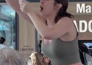 A woman in the Denver airport went viral for her meltdown at the terminal. Image via @UnacceptableTay on TikTok