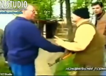 Aleksandar Vu¿i¿ (to the right) allegedly carrying a rifle in Sarajevo in 1993 at a Jewish cemetery where the Serb forces were stationed