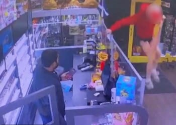 CCTV captures shoplifting taking place at News Plus on Sauchiehall Street, Glasgow