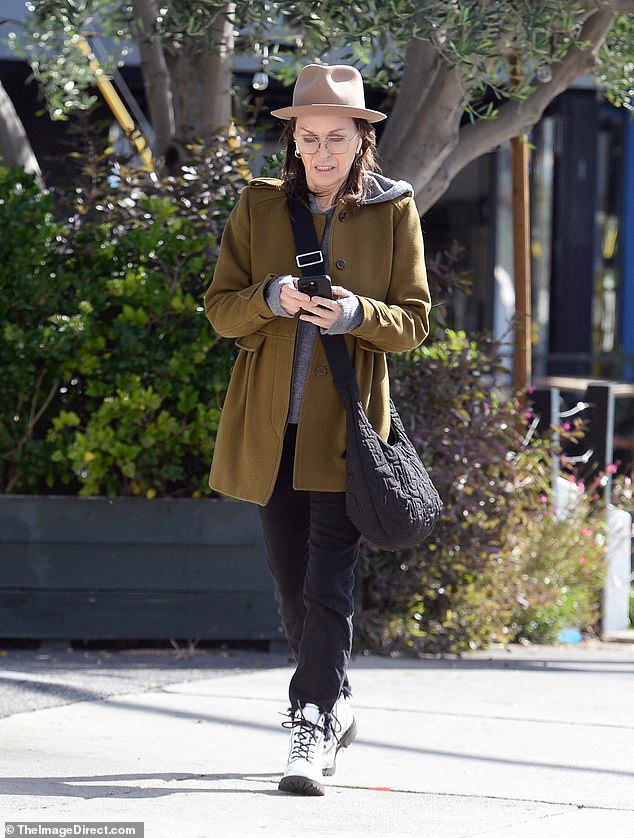 The star browsed through her phone