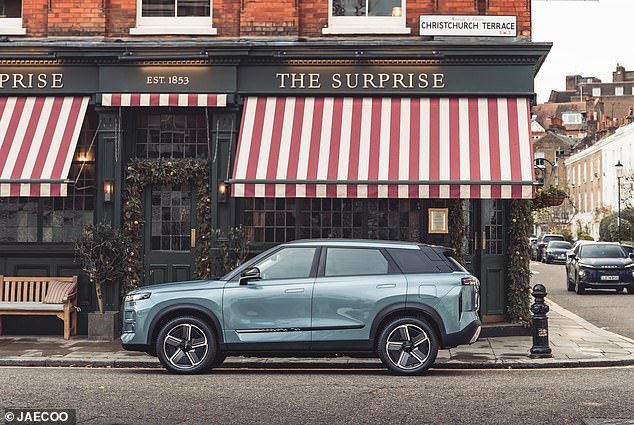 Is it a Range Rover or is it a Jaecoo? The Jaecoo 7 is being called the 'Temu Range Rover' online because buyers say it offers JLR looks and luxe for a cheap price tag