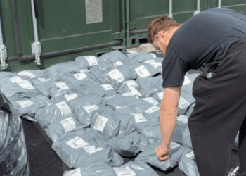 The 'secret weapon' site I use to source clothes and make £10k a month on Vinted, it even let me quit my job