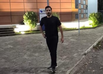 Tinder Swindler Shimon Hayut strolling out of prison following his dramatic release