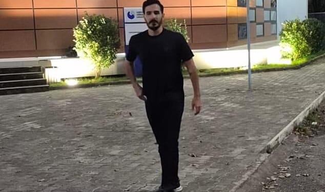 Tinder Swindler Shimon Hayut strolling out of prison following his dramatic release