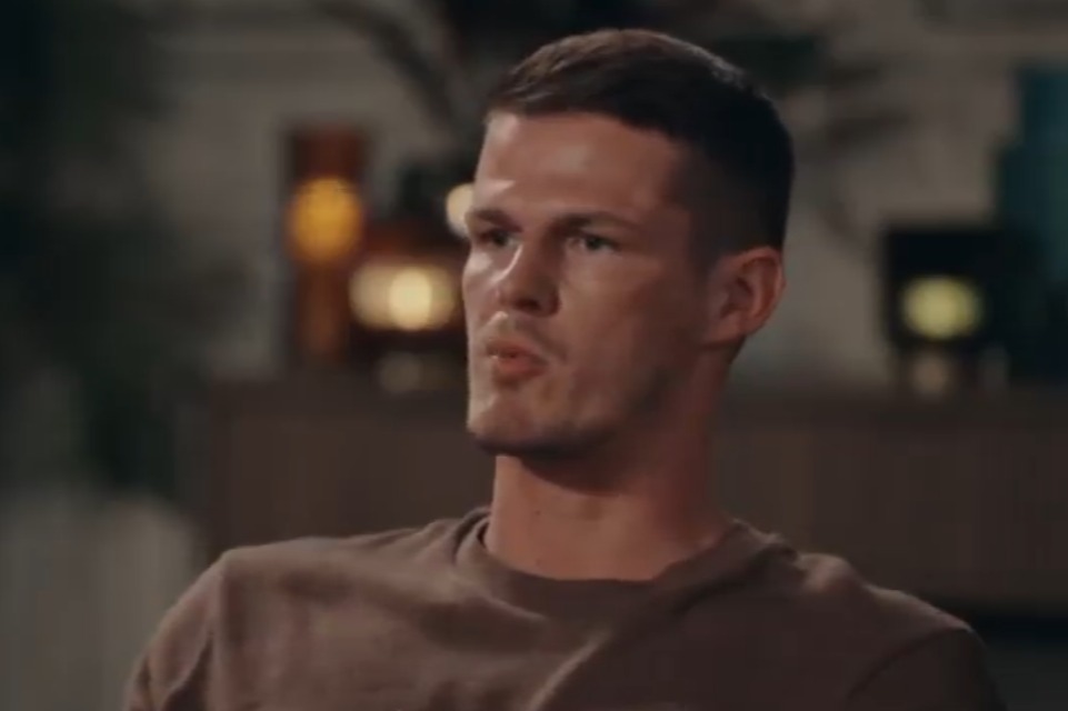 Watch the moment Steven FINALLY confesses to swiping on dating apps while on E4 experiment