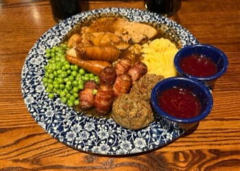 ‘Sacrilegious' Christmas dinner is slammed by Wetherspoons punters for missing key roast ingredient