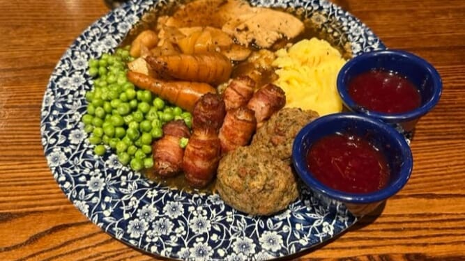 ‘Sacrilegious' Christmas dinner is slammed by Wetherspoons punters for missing key roast ingredient