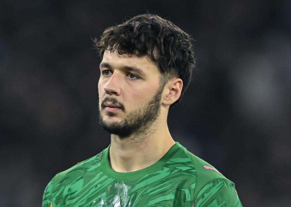 Manchester, UK. 25th Nov, 2025. James Trafford of Manchester City ahead of the Manchester City vs Bayer Leverkusen UEFA Champions League match at the Etihad Stadium, Manchester. Picture credit should read: Cody Froggatt/Sportimage Credit: Sportimage