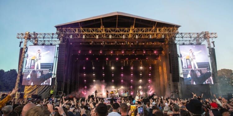 Huge band accidentally leak secret performer for next year’s Reading and Leeds Festival in awkward blunder