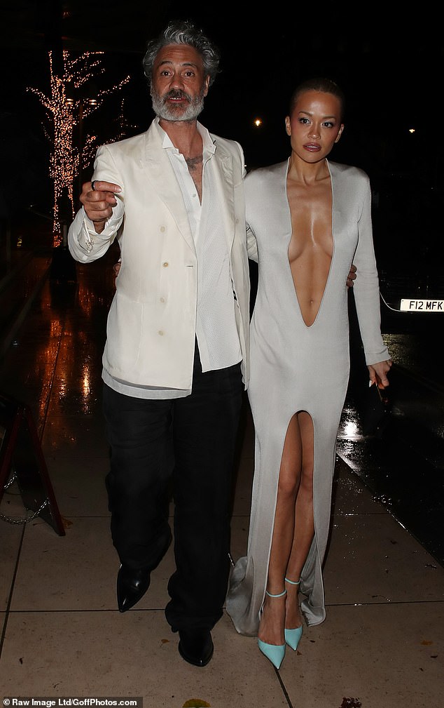 Rita arrived hand-in-hand with her director husband Taika, 50, who looked effortlessly stylish in a black tuxedo jacket and black trousers.