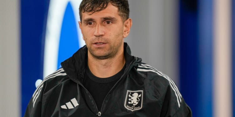 Emi Martinez forced out of Aston Villa's clash against Brighton just minutes before kick-off