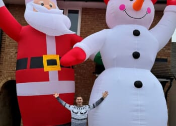 My ‘grinch’ neighbour sent a pass-agg note about my ‘tacky’ Xmas decs saying they’re ‘offensive’ for our ‘quiet street’