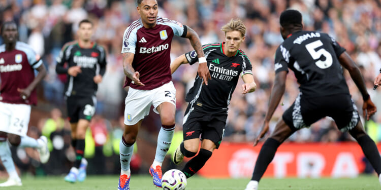 Arsenal face one of toughest tests in Premier League to go eight points clear but history suggests they'll succeed