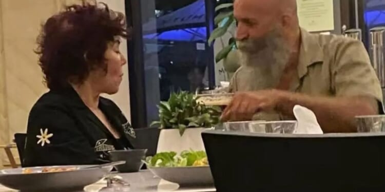 I'm A Celeb's Ruby Wax reunites with jungle boyfriend as she goes on a date with Kiosk Kev