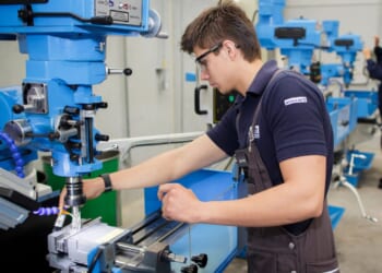 Sir Keir Starmer’s £725m apprentice blitz hits wall as UK vacancies plunge across every sector