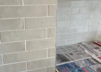 A £4 Amazon buy saved me £300 & fixed my grubby grout in seconds after bleach failed me