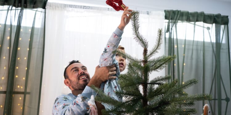 People are only just realising they've been putting Christmas tree toppers on wrong & it's why they're never straight