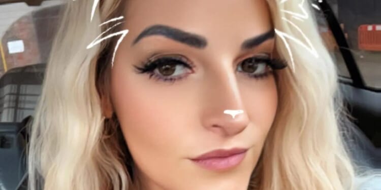 Prison officer who ‘took lag lover to romantic pub lunch and introduced him as a contractor to colleagues’ is cleared