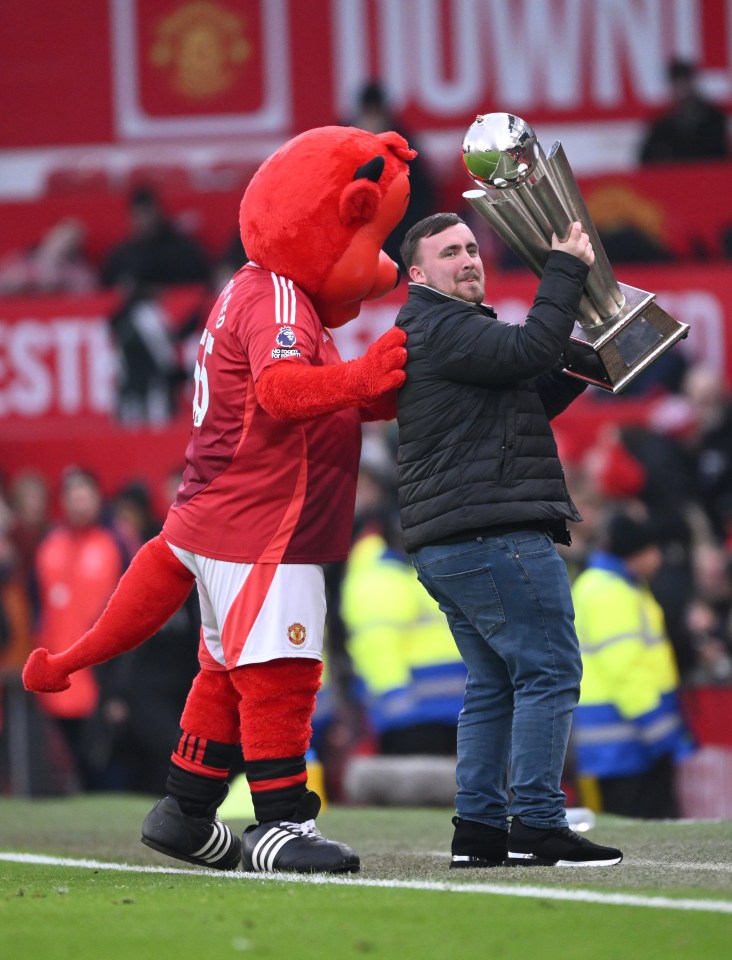 Manchester United FC v Brighton & Hove Albion FC - Premier League