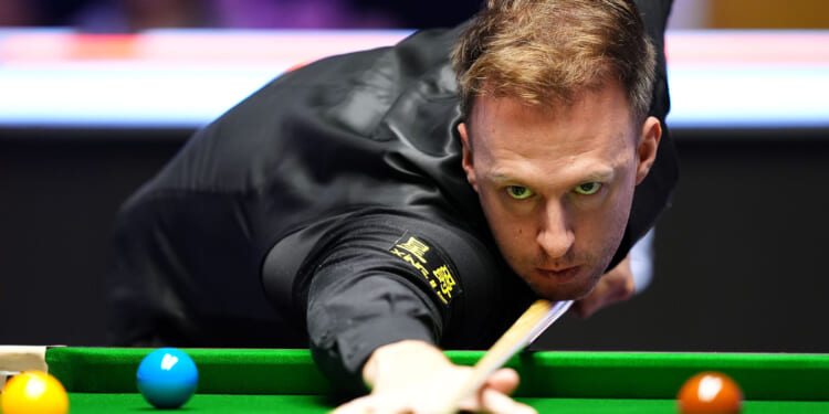 Judd Trump facing major cue dilemma as former snooker world champion 'keeps getting found out'