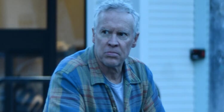 90s TV star with two VERY famous ex girlfriends unrecognizable in LA