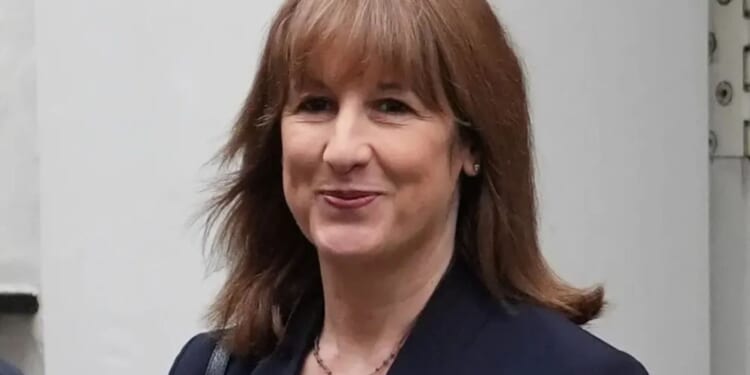 Senior Labour MP hits out at Rachel Reeves for 'glaring error' over U-turn on income tax rises