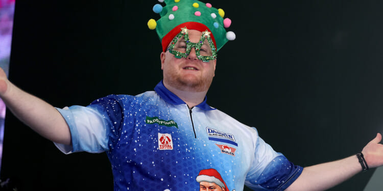 'Michael Buble of Darts' - Ricky Evans' walk-on for World Championship opener leaves fans saying 'Christmas is here'