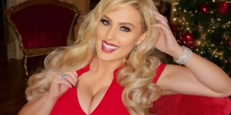 ‘Hot blonde’ from legendary noughties movie has barely aged a day 21 years on as hit flick returns to streaming