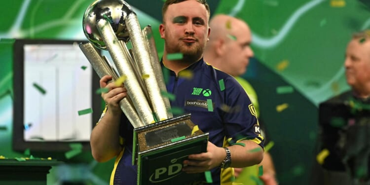 How much is historic 128-player field competing for?