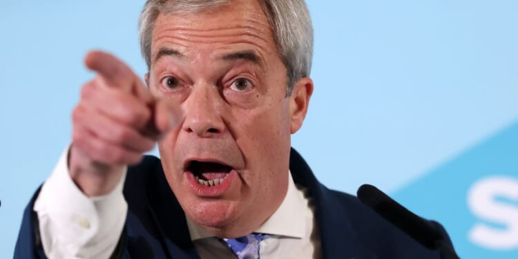 Reform's Nigel Farage vows radical shake-up to slash 'bloated' civil service & save taxpayers £5bn